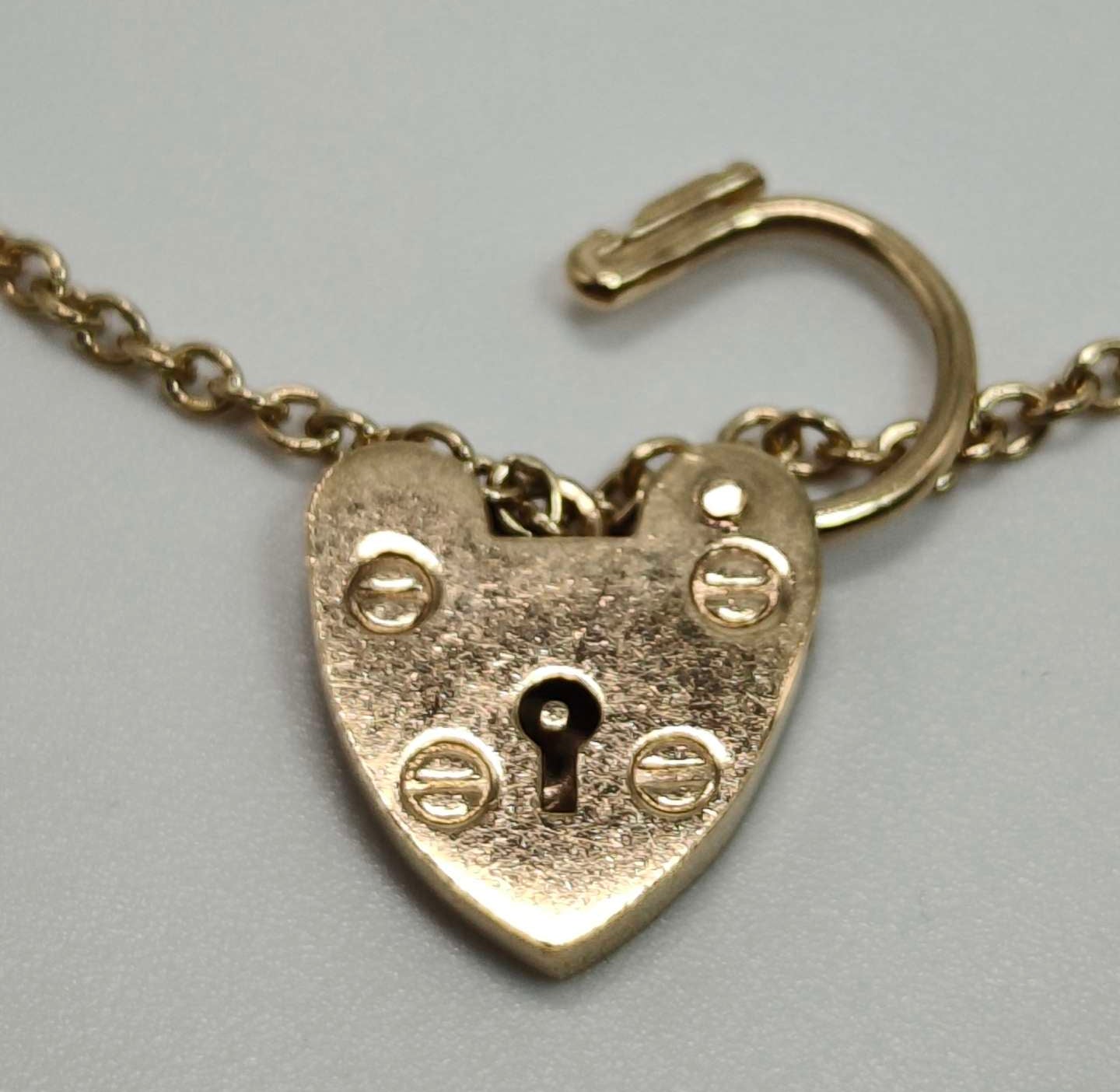 Vintage Padlock Heart Bracelet 9ct Yellow Gold Charm Curb Link 7.8 inches