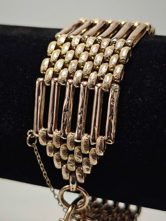 9ct Gold Gate Bracelet Heart Padlock Clasp 18.5cm Postage Available