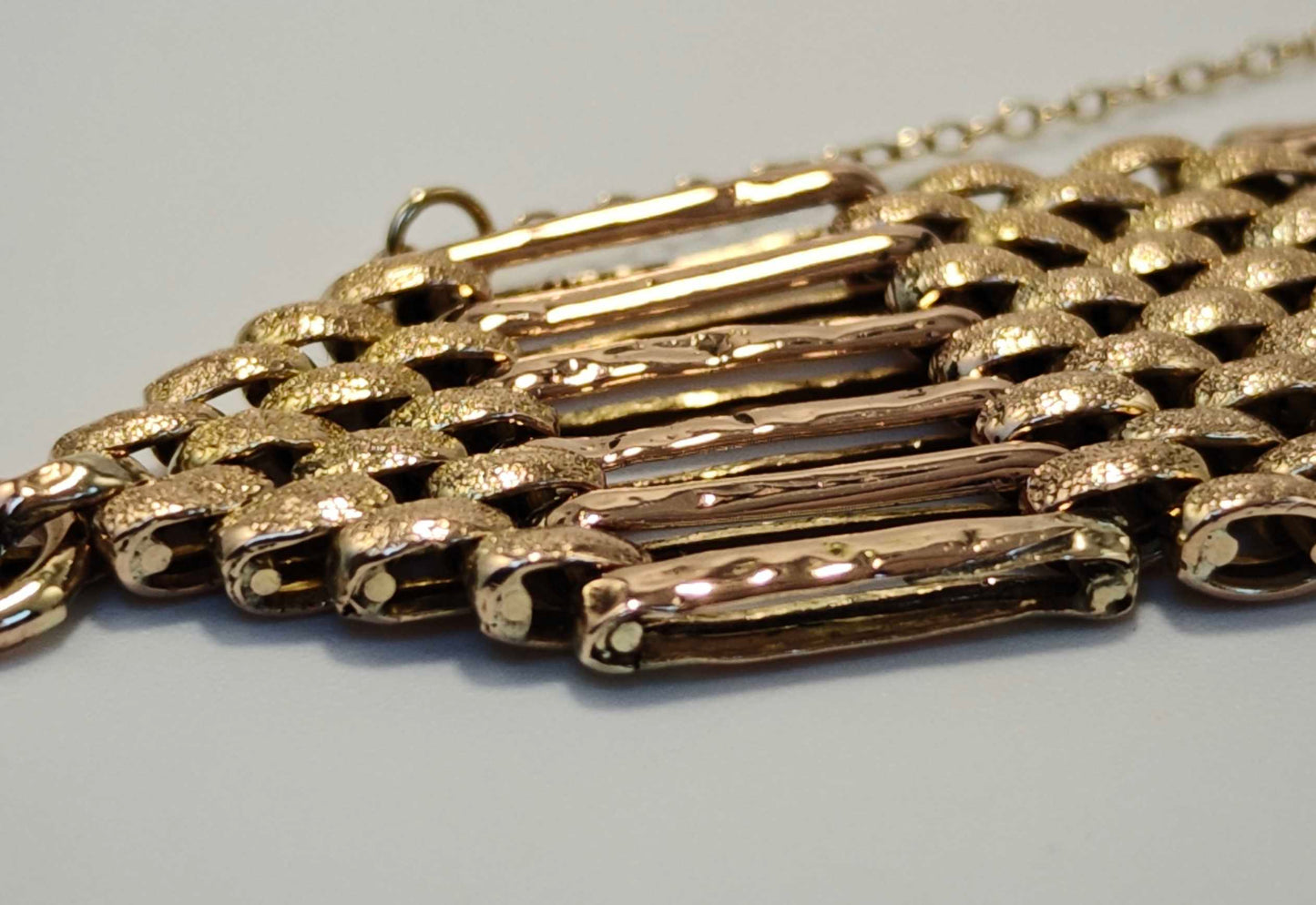 9ct Gold Gate Bracelet Heart Padlock Clasp 18.5cm Postage Available