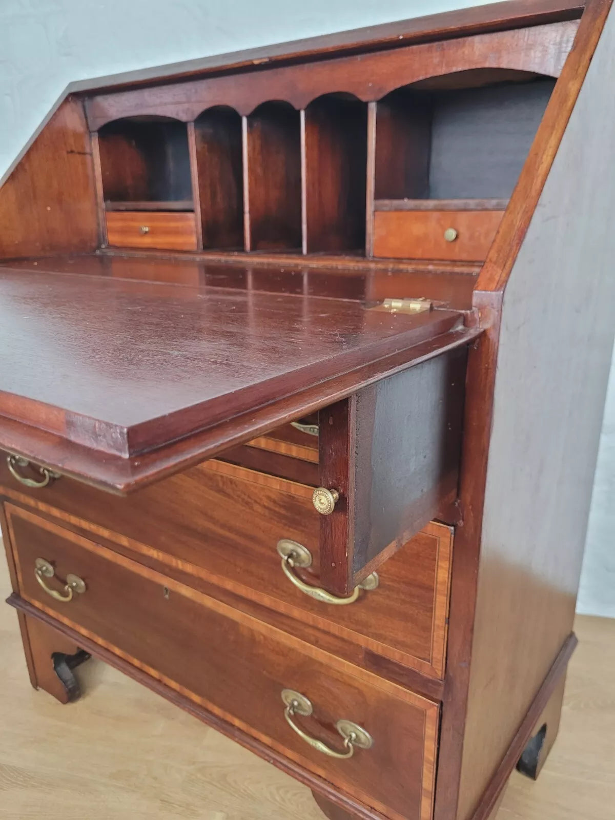 Edwardian Writing Bureau Shell Motif Satinwood Crossbanded Delivery Available