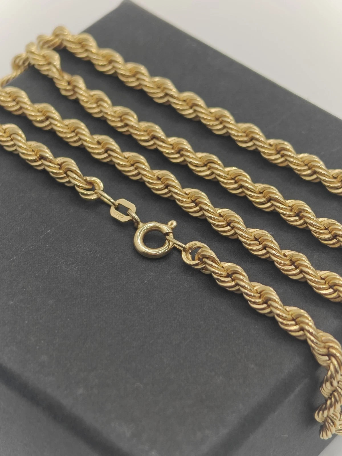 18ct Yellow Gold Rope Twist Necklace 18.5" Postage Available