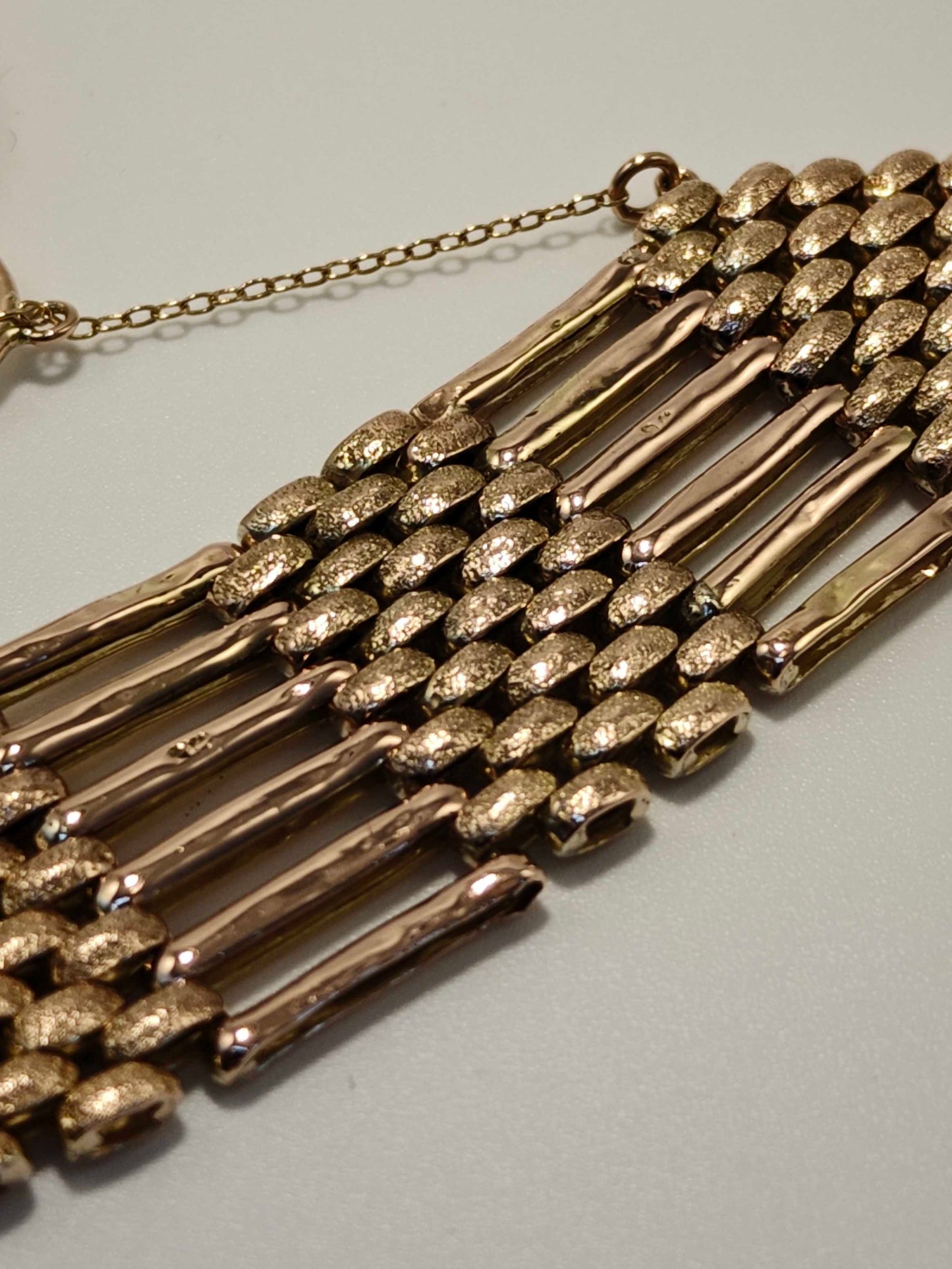 9ct Gold Gate Bracelet Heart Padlock Clasp 18.5cm Postage Available