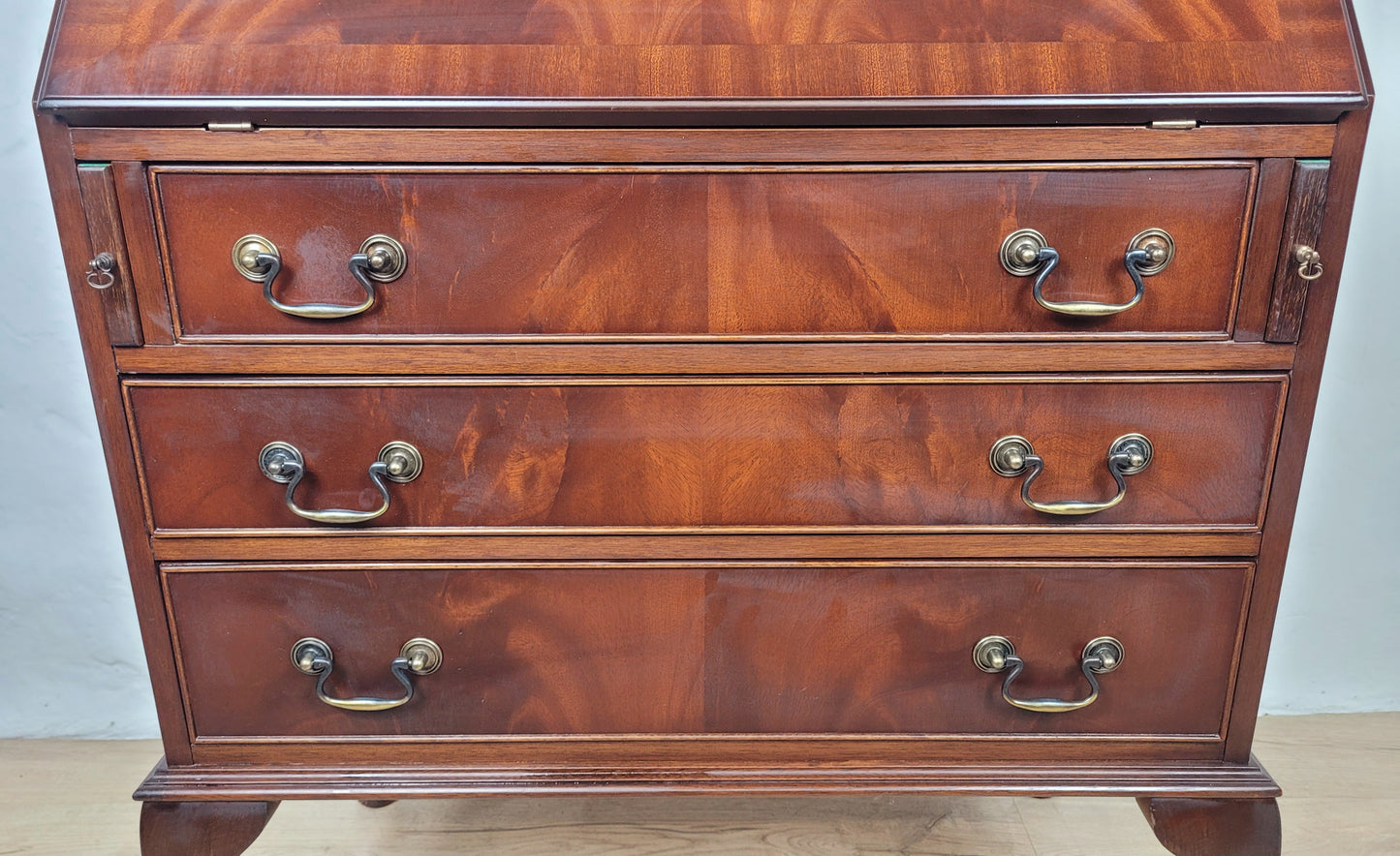 Vintage Writing Desk Bureau Key Lockable Drawers Leather 1950 Delivery Available