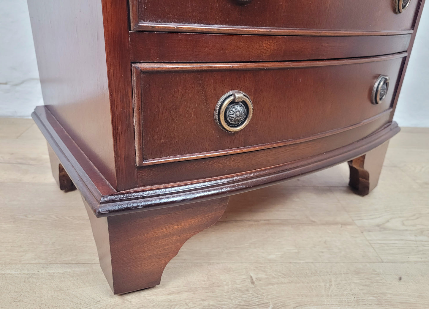 Vintage Chest Of 4 Drawers Bedroom 1950 Mahogany Antique Style Postage Available