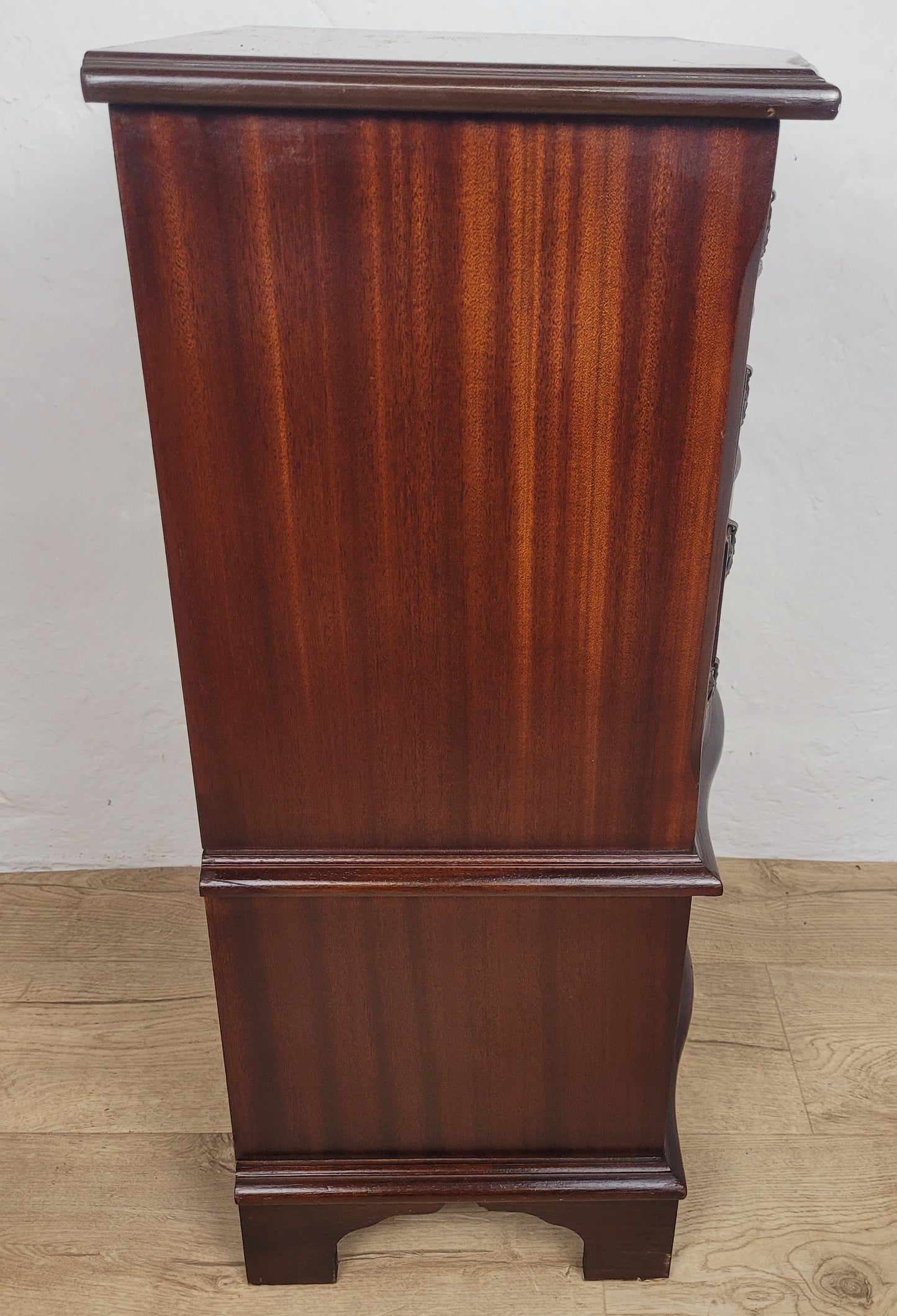 Vintage Chest Of 6 Drawers Bedroom Serpentine Antique Style Postage Available