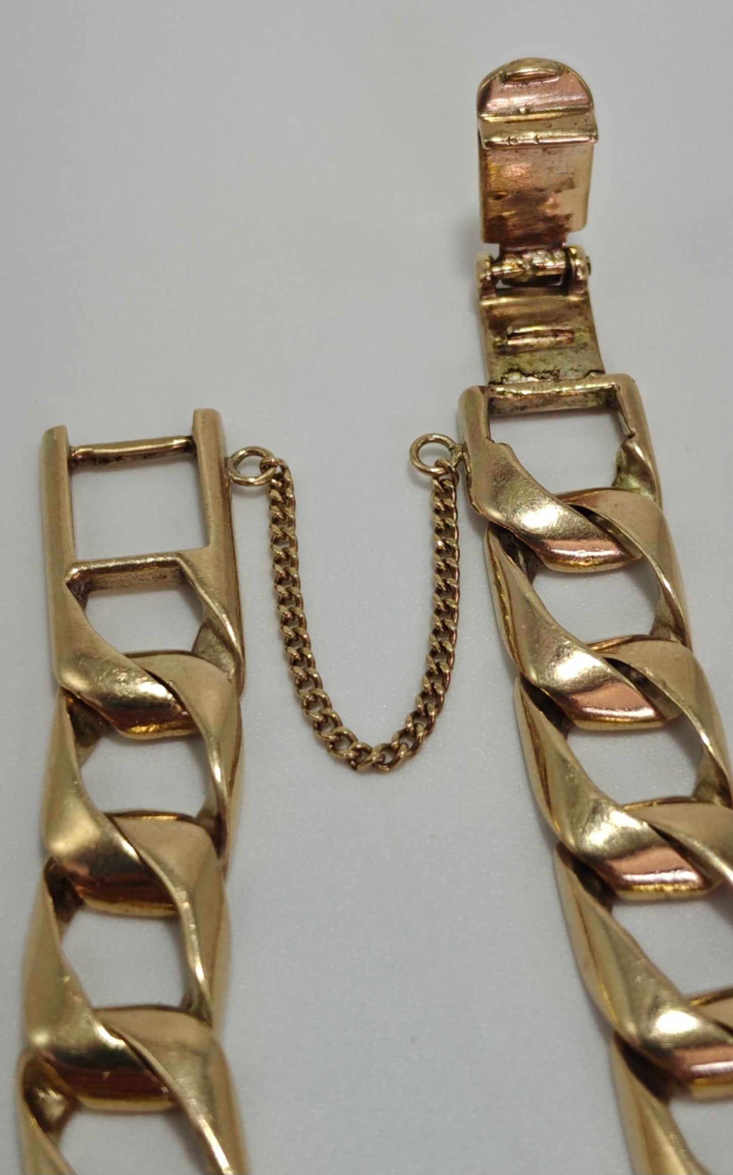 Heavy Solid 9ct Gold Curb Bracelet 8 Inches Hallmarked 375 - Postage Available