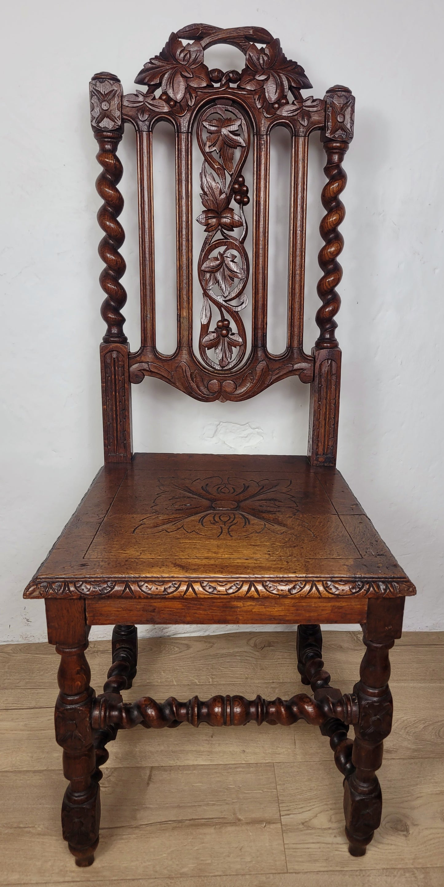Jacobean Style Hall Chair Gothic Leaf Crest Barley Twist 1890 Postage Available