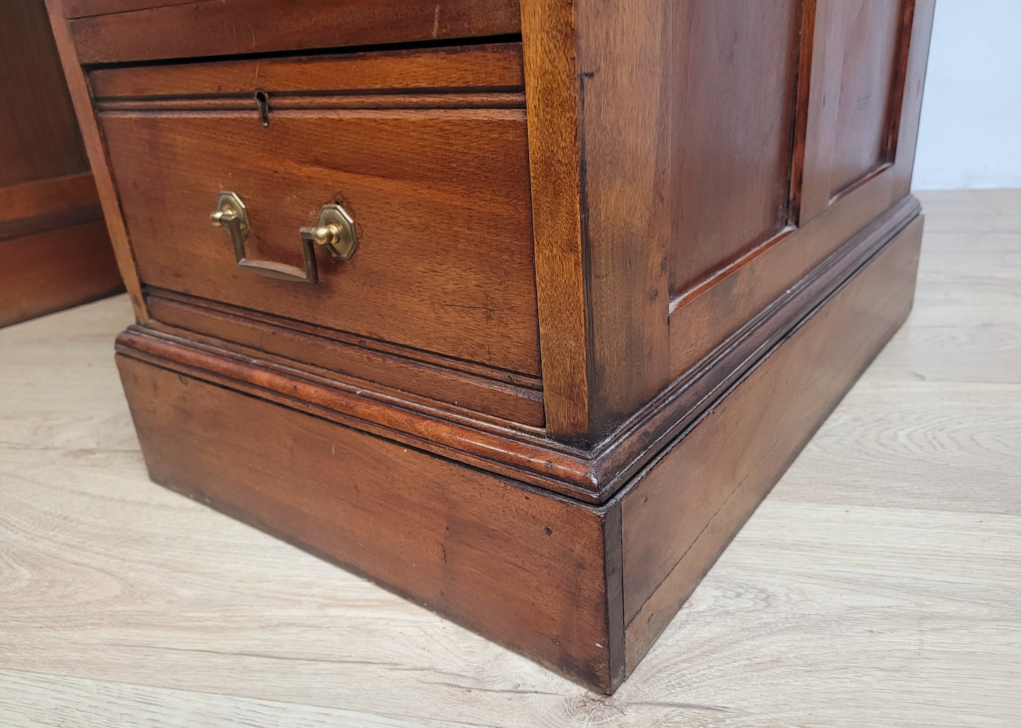 Edwardian Writing Desk Knee Hole Red Leather 1910 Antique Delivery Available