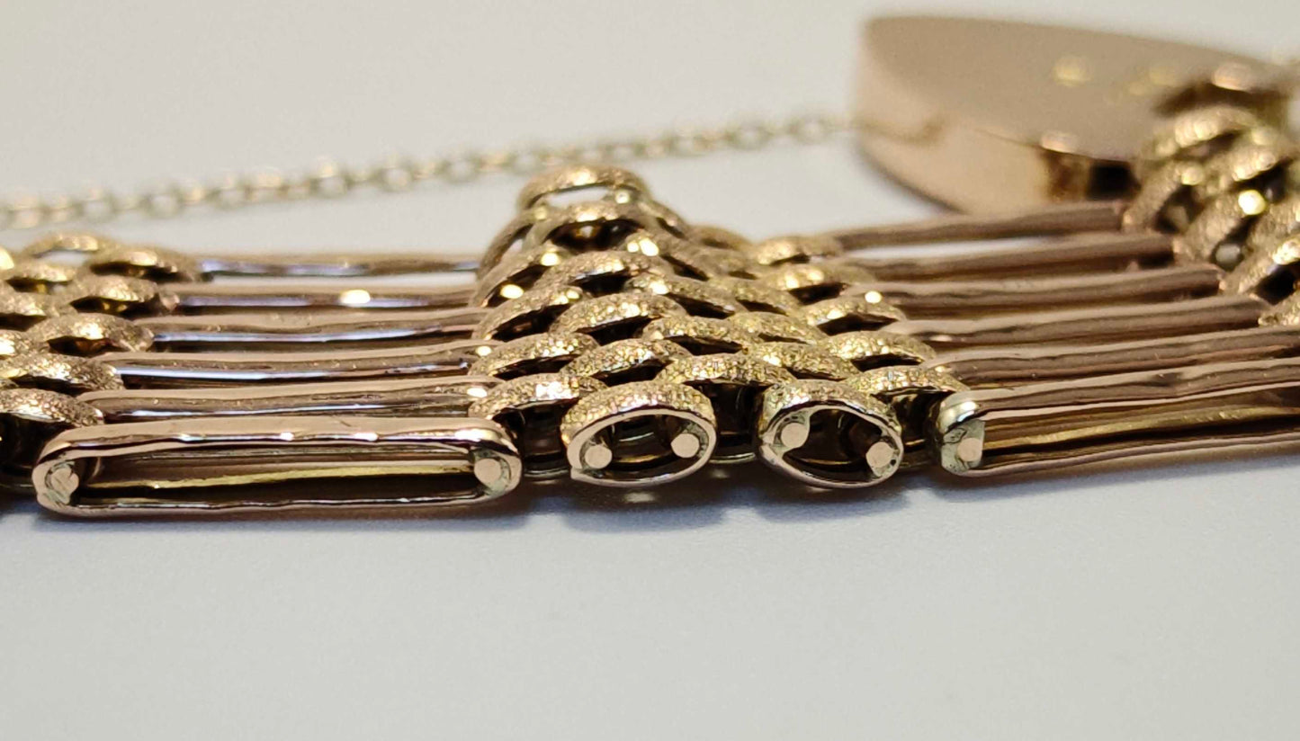 9ct Gold Gate Bracelet Heart Padlock Clasp 18.5cm Postage Available