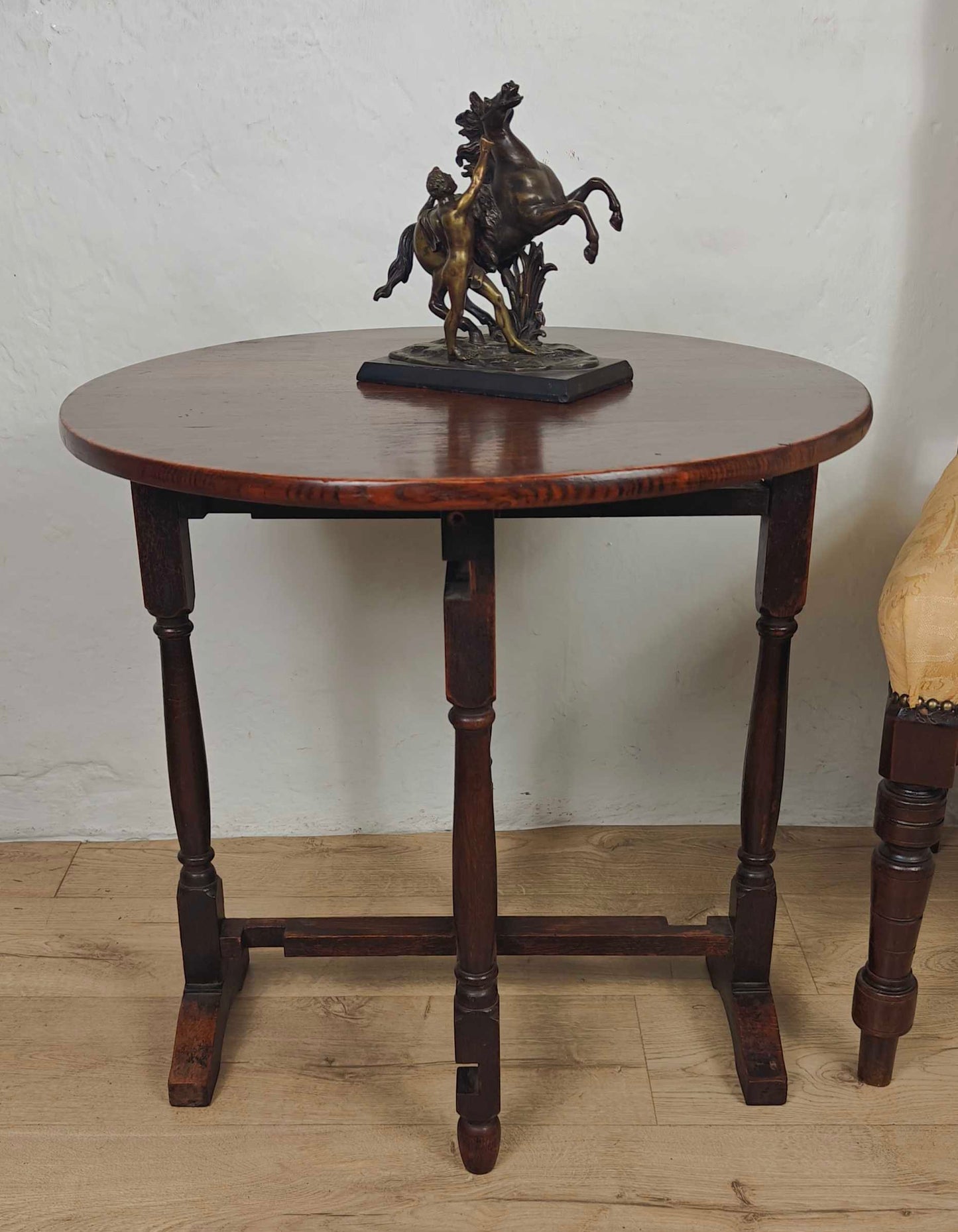 Victorian Tilt Top Table Round Oak Country 19th-Century Delivery Available