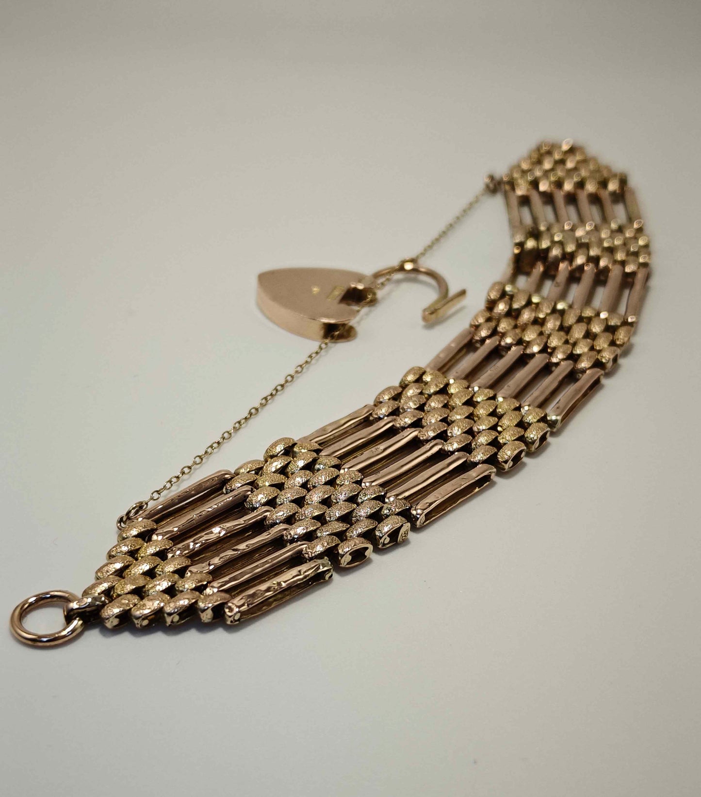 9ct Gold Gate Bracelet Heart Padlock Clasp 18.5cm Postage Available