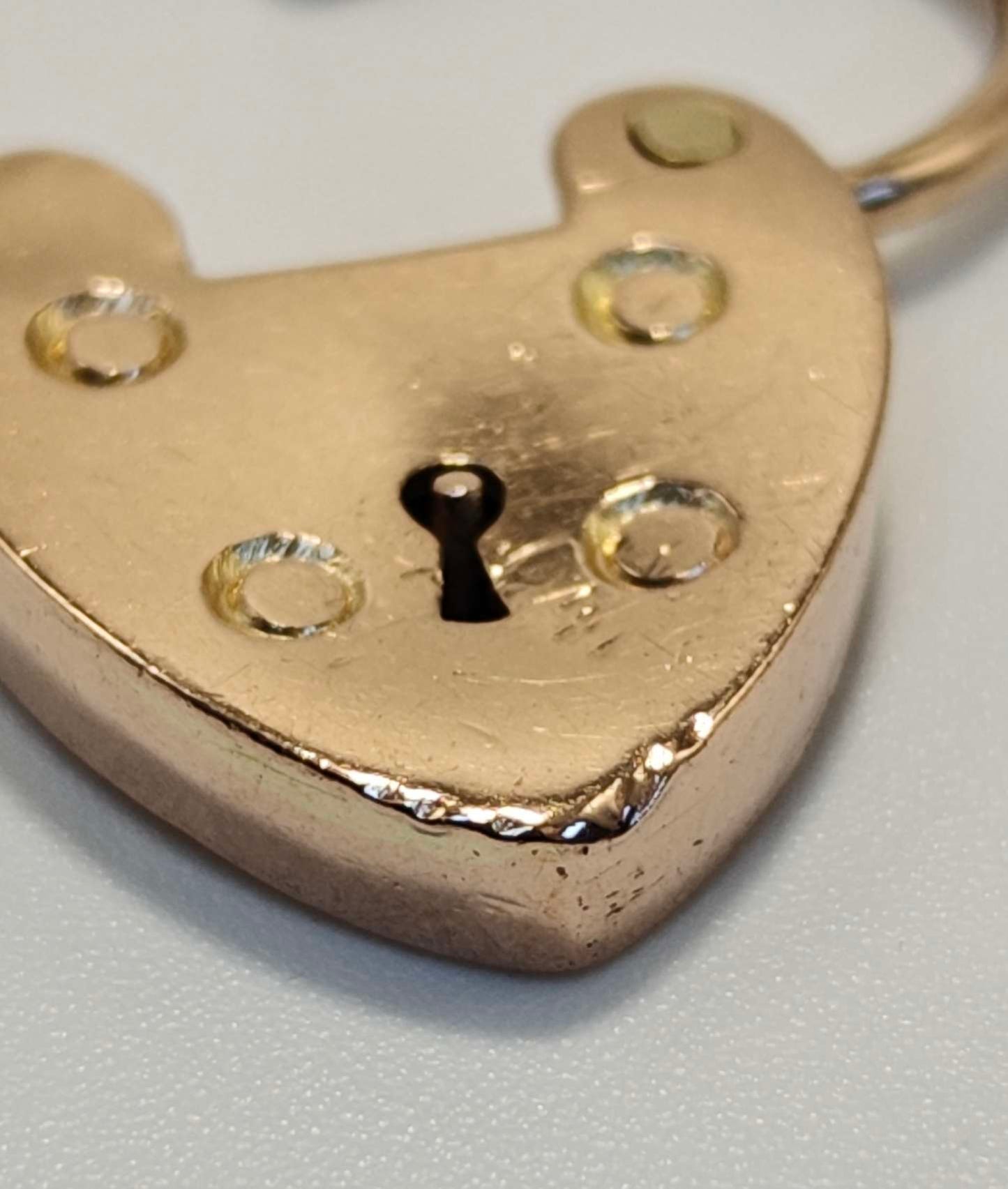 9ct Gold Gate Bracelet Heart Padlock Clasp 18.5cm Postage Available