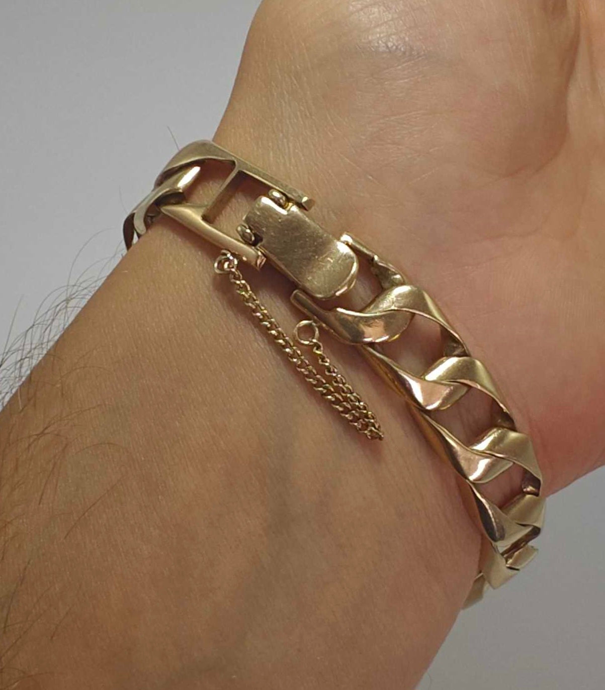 Heavy Solid 9ct Gold Curb Bracelet 8 Inches Hallmarked 375 - Postage Available