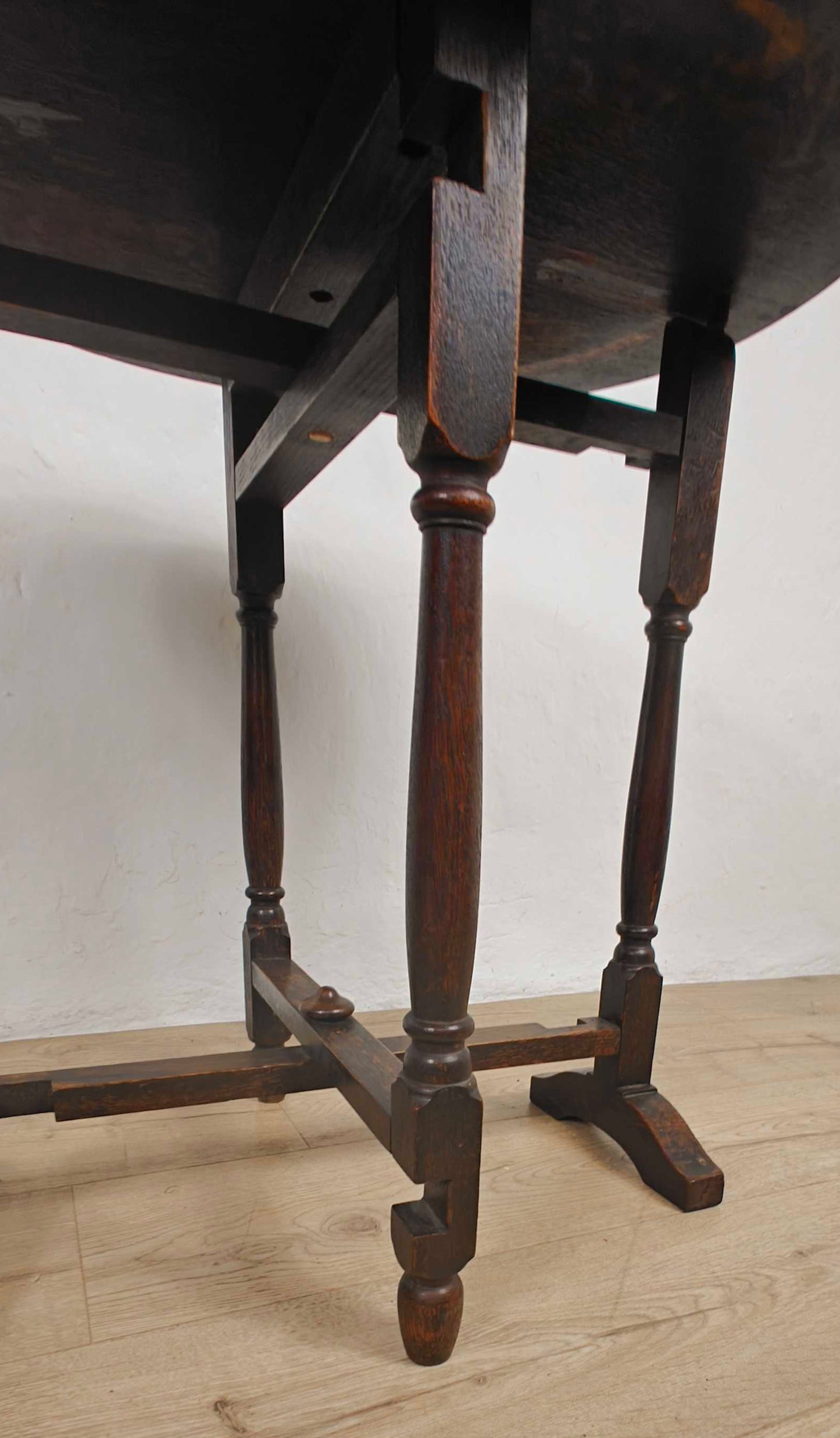 Victorian Tilt Top Table Round Oak Country 19th-Century Delivery Available