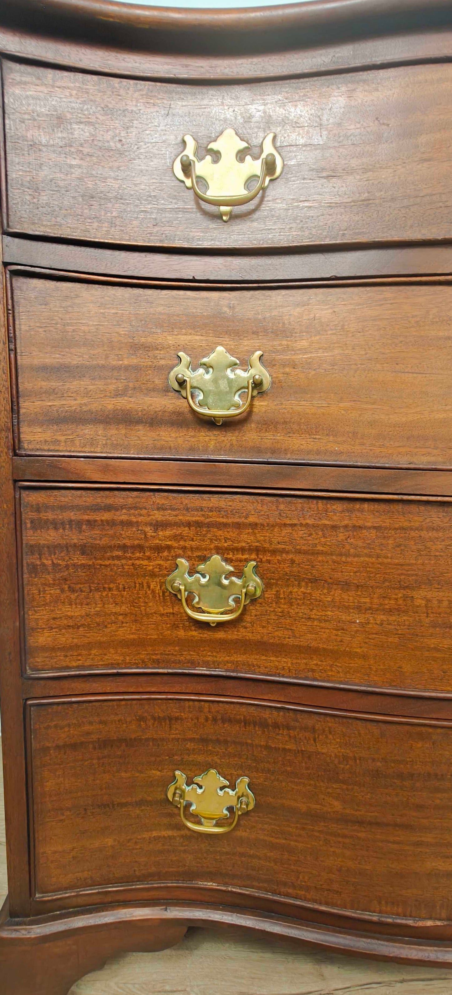 Serpentine Chest of Drawers 4 Georgian 18thC Mahogany English Delivery Available
