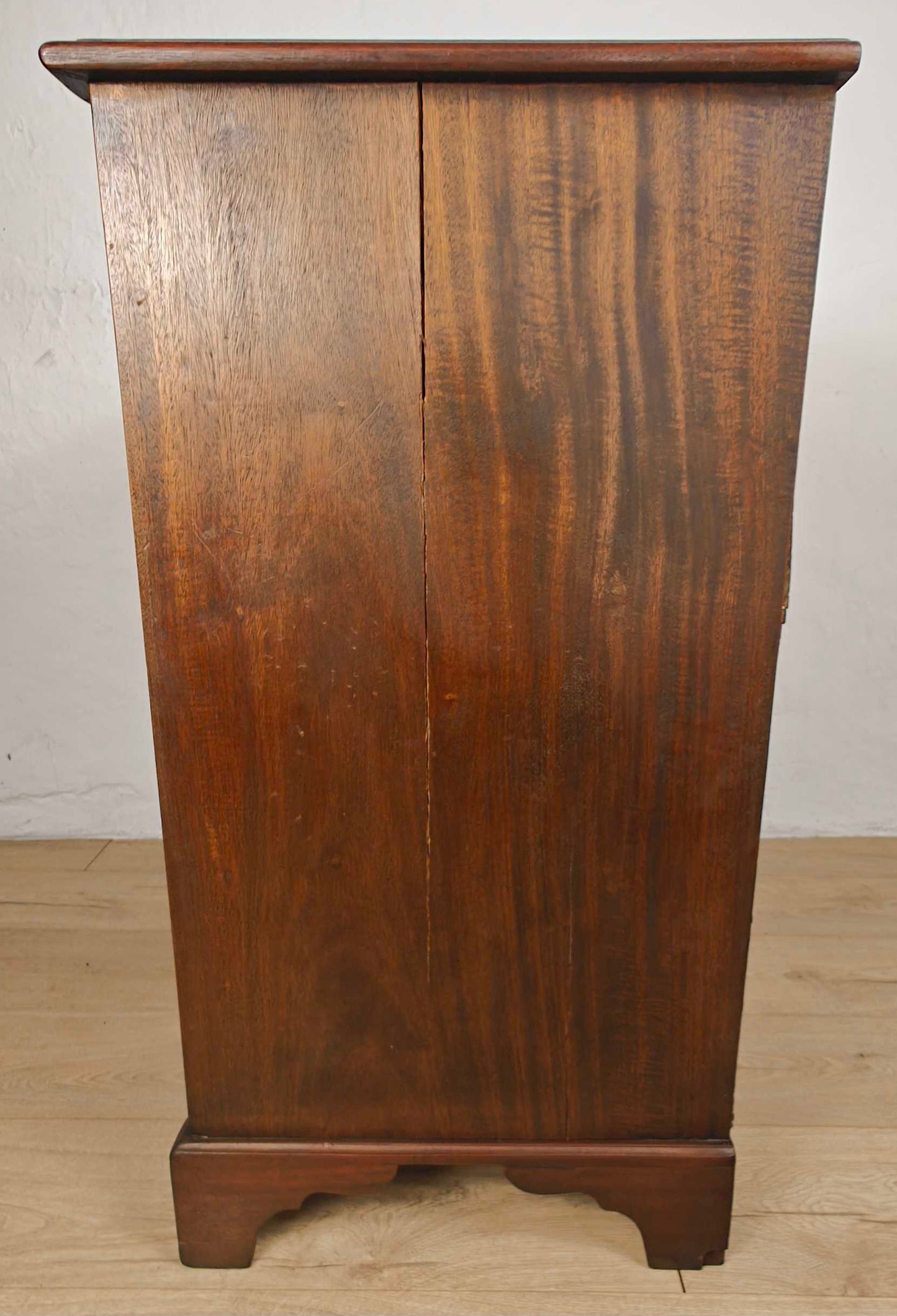 Serpentine Chest of Drawers 4 Georgian 18thC Mahogany English Delivery Available