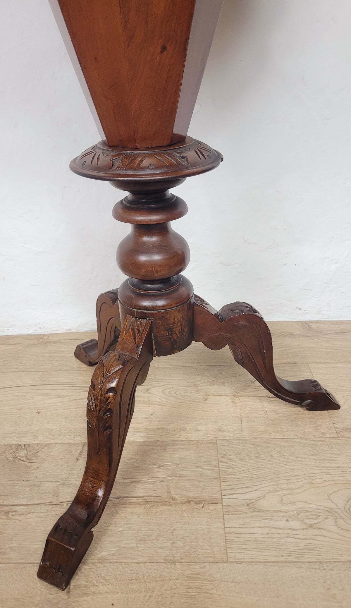 Victorian Games Table Octagonal Sewing Box Lock & Key English Postage Available