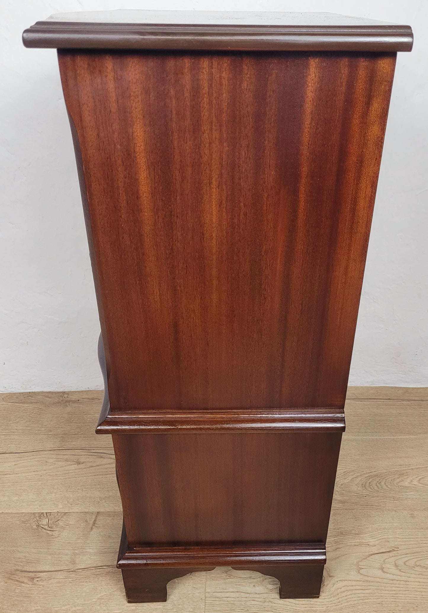 Vintage Chest Of 6 Drawers Bedroom Serpentine Antique Style Postage Available