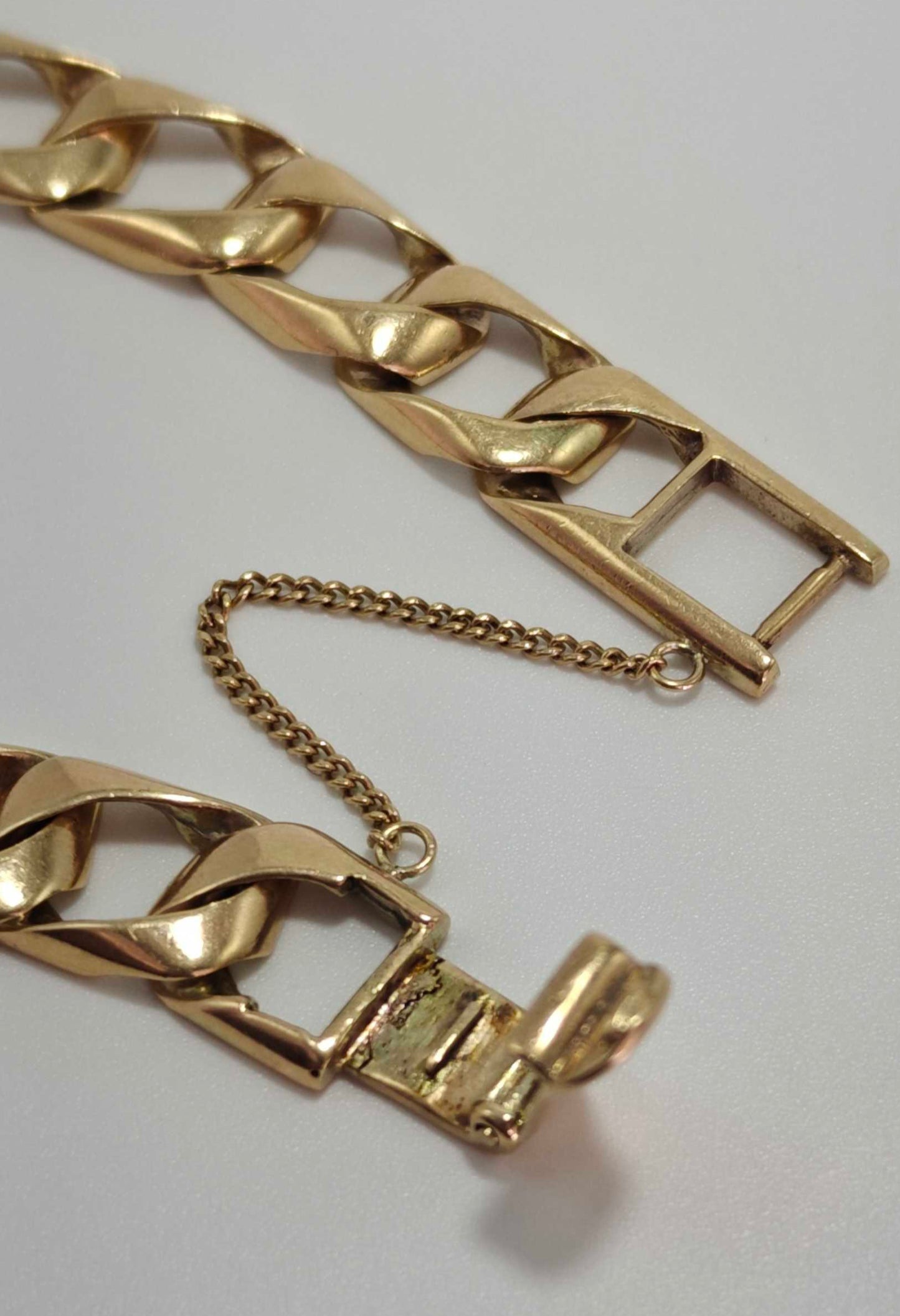 Heavy Solid 9ct Gold Curb Bracelet 8 Inches Hallmarked 375 - Postage Available