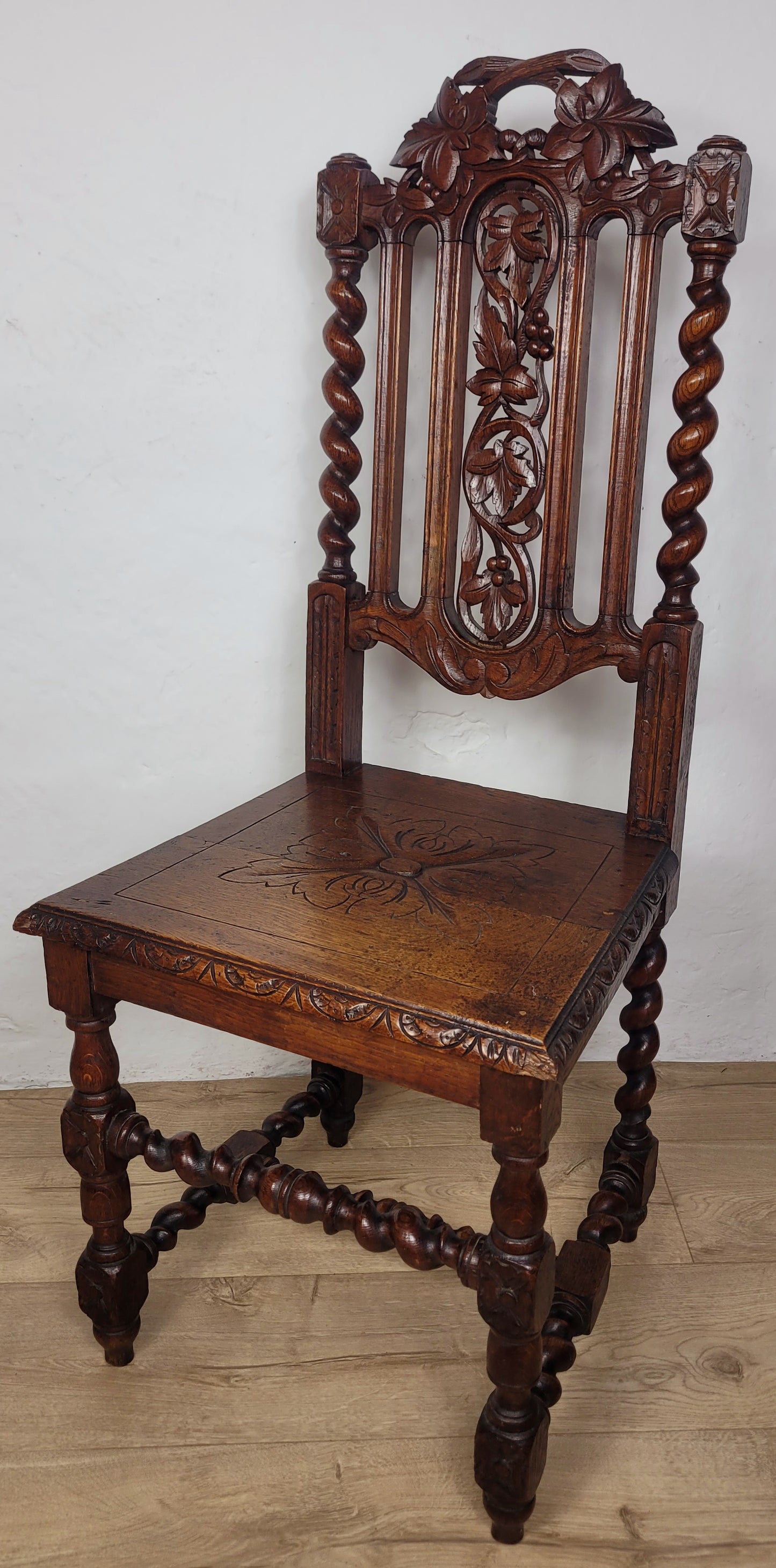 Jacobean Style Hall Chair Gothic Leaf Crest Barley Twist 1890 Postage Available