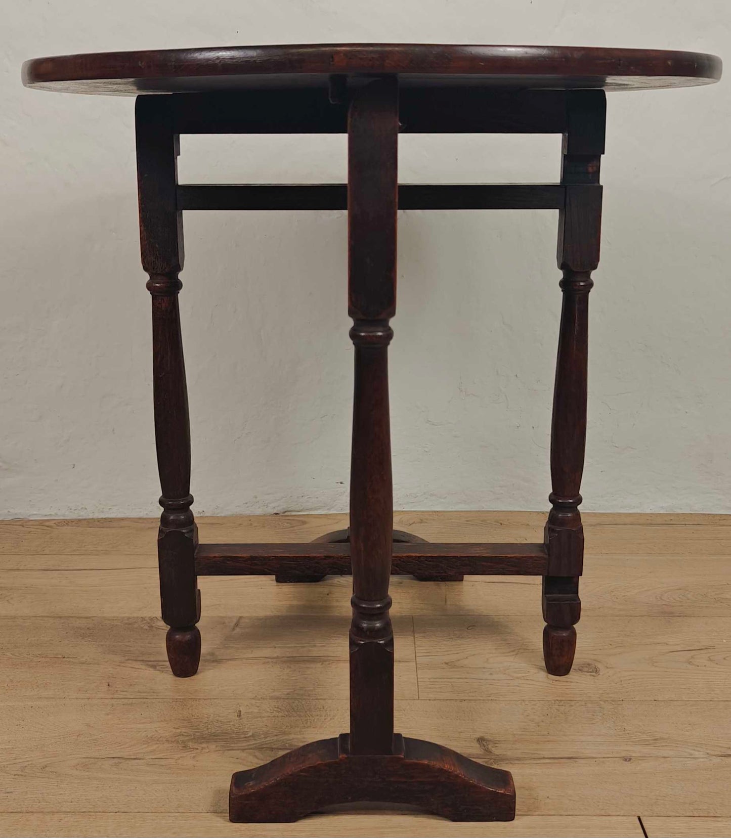 Victorian Tilt Top Table Round Oak Country 19th-Century Delivery Available