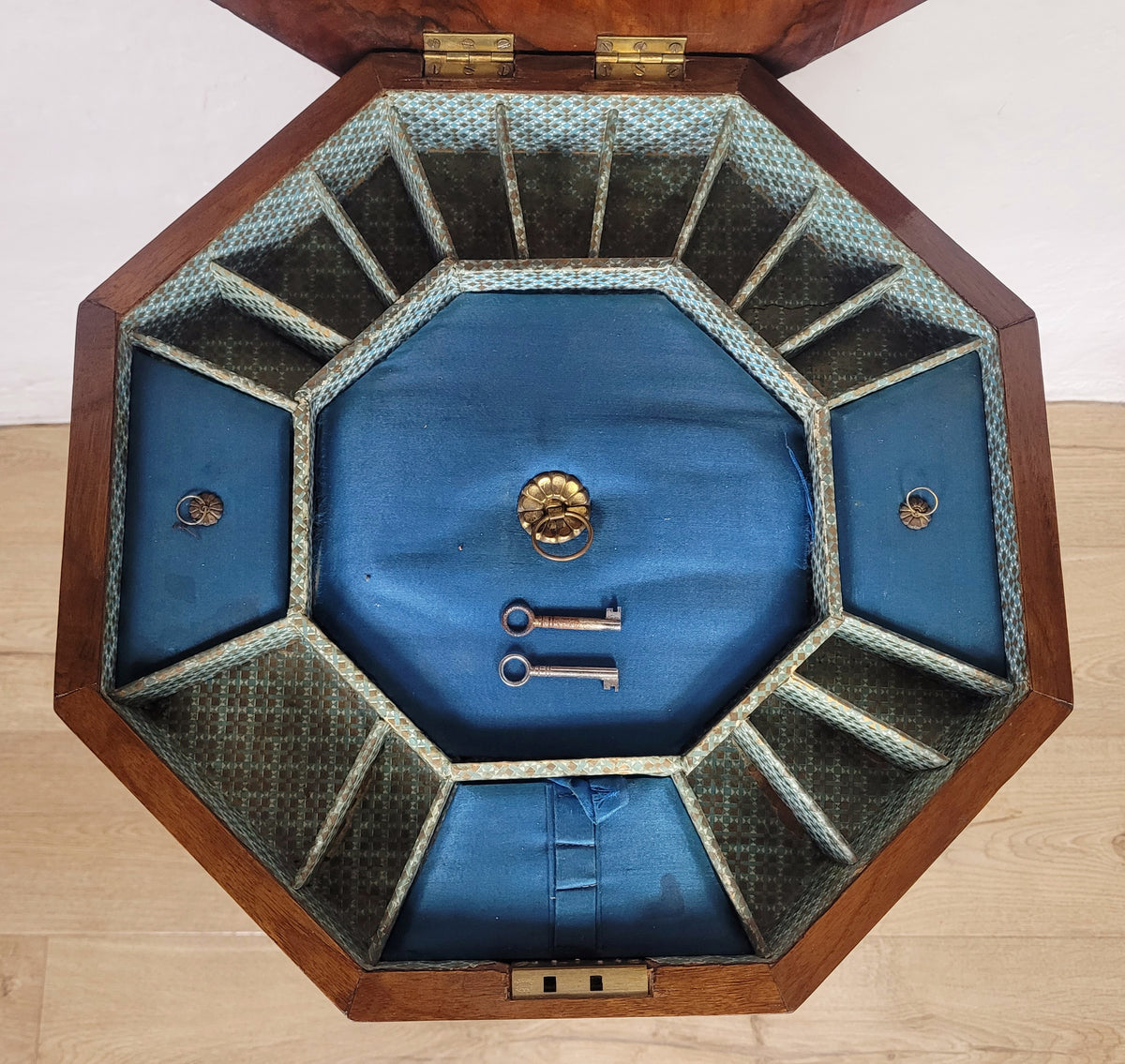 Victorian Games Table Octagonal Sewing Box Lock & Key English Postage Available