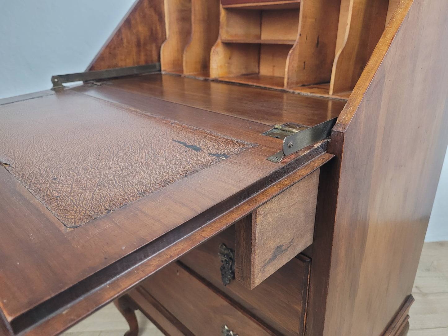 Ladies Writing Bureau Desk Vintage 1950s Lock & Key Mahogany Delivery Available