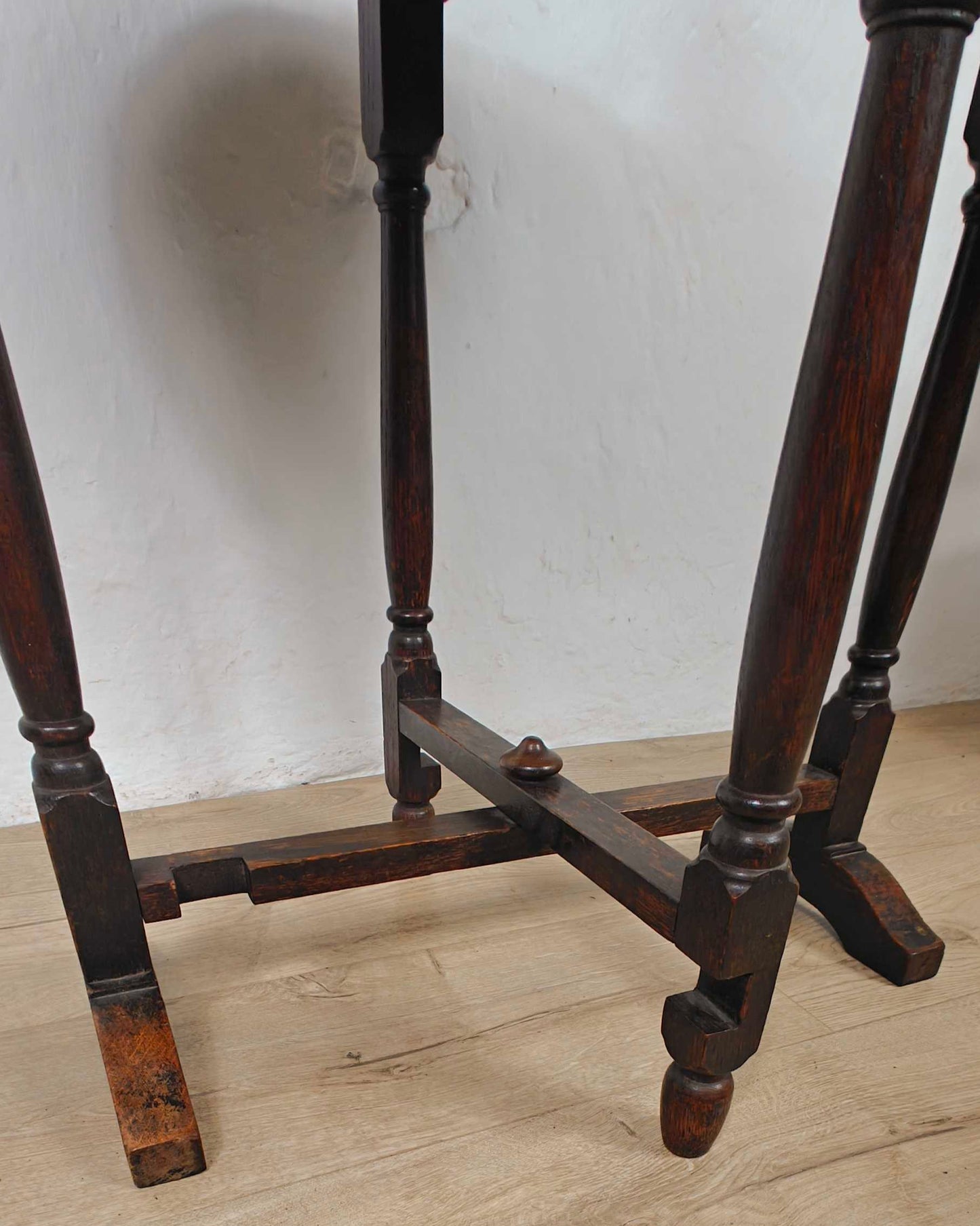Victorian Tilt Top Table Round Oak Country 19th-Century Delivery Available