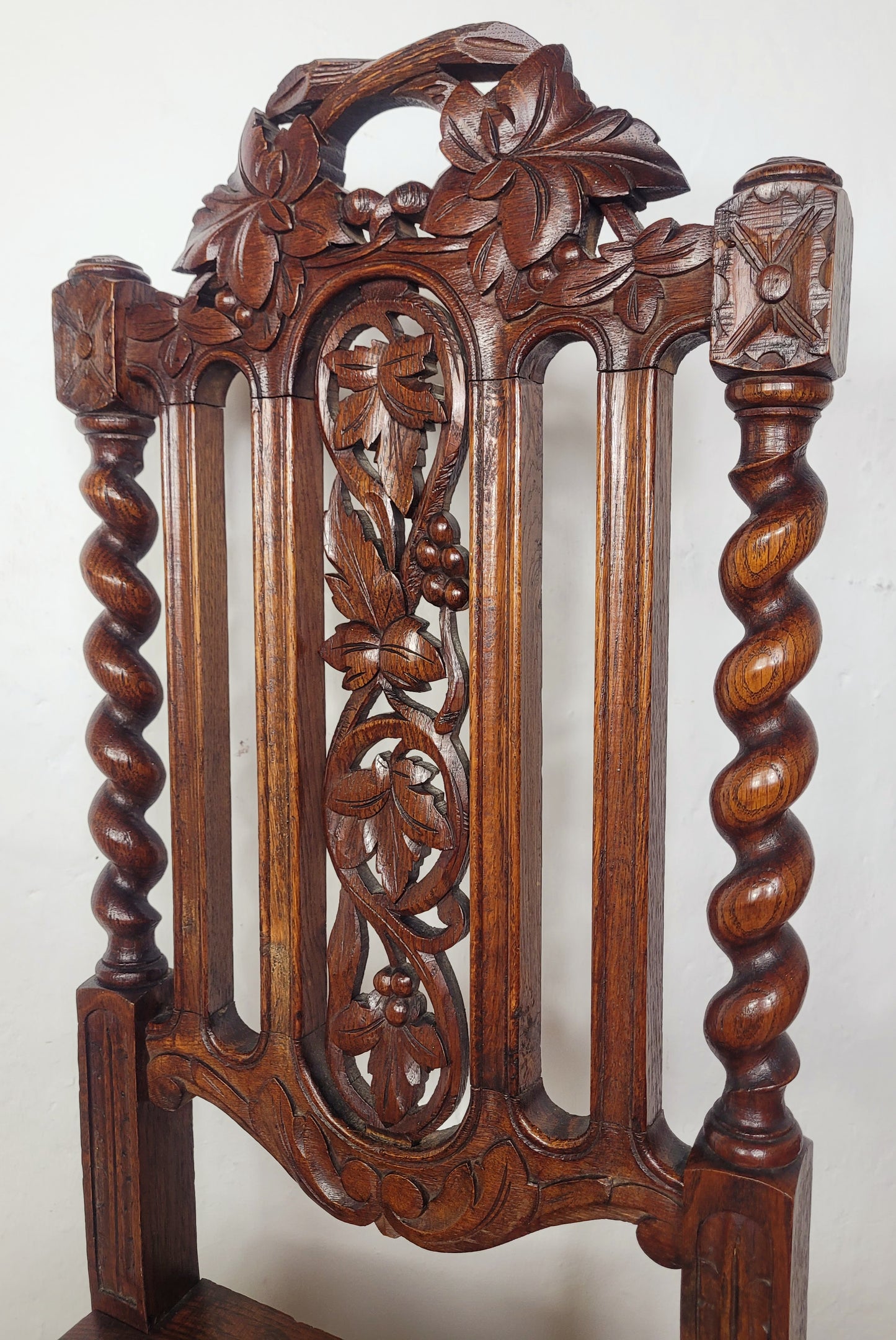 Jacobean Style Hall Chair Gothic Leaf Crest Barley Twist 1890 Postage Available