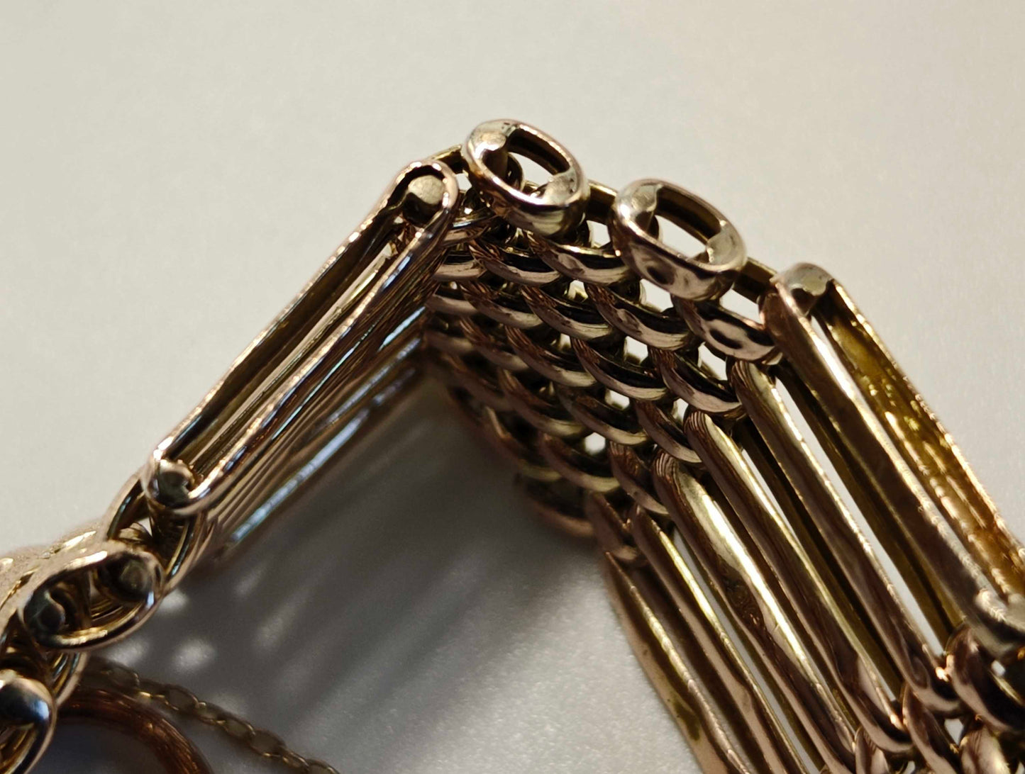 9ct Gold Gate Bracelet Heart Padlock Clasp 18.5cm Postage Available