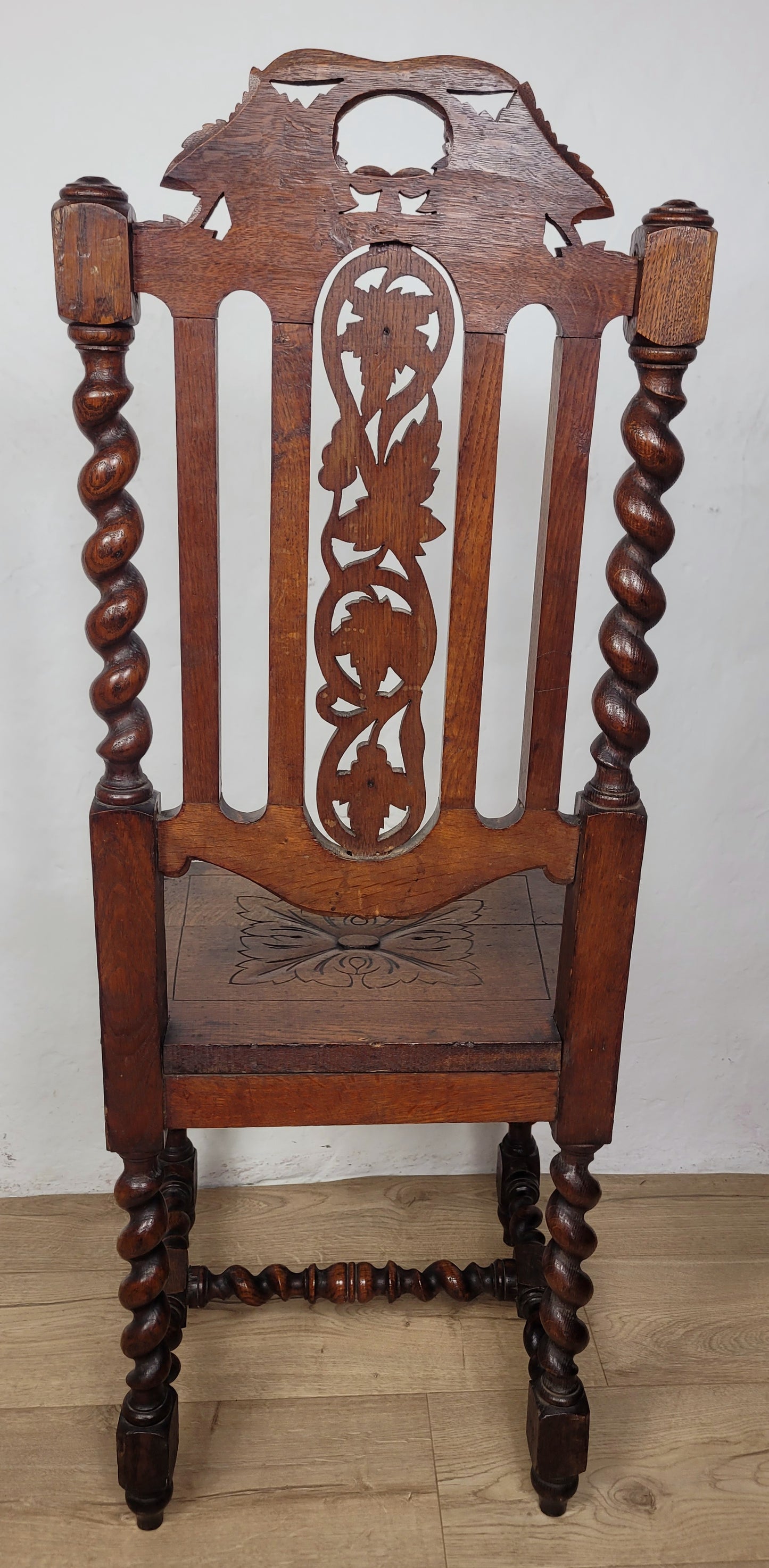 Jacobean Style Hall Chair Gothic Leaf Crest Barley Twist 1890 Postage Available