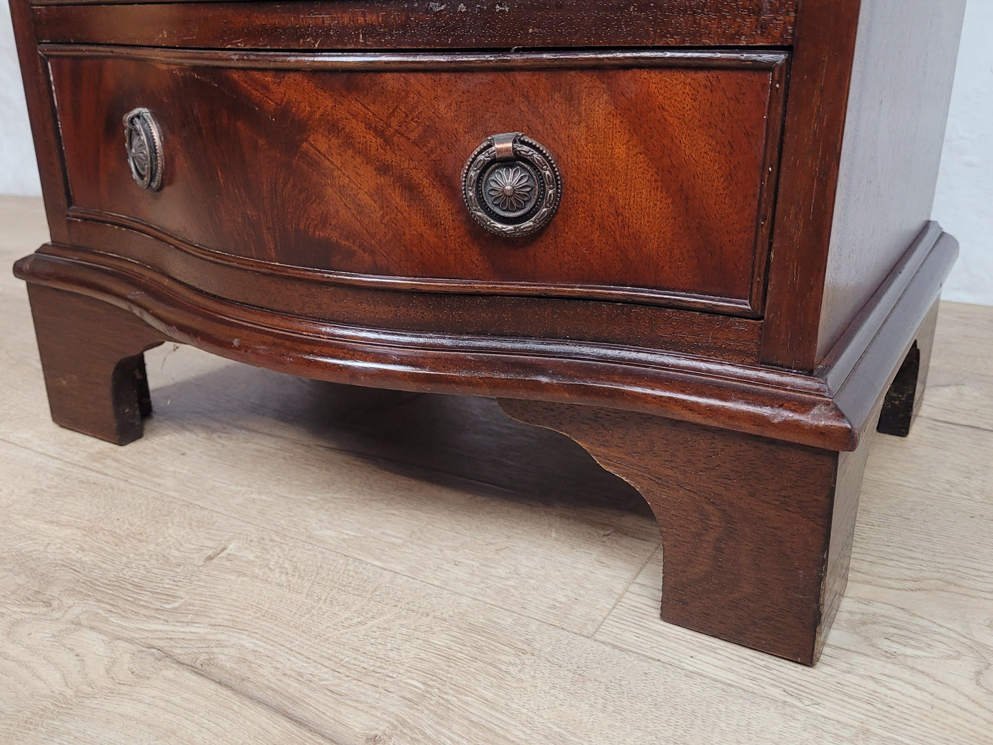 Vintage Chest Of 6 Drawers Bedroom Serpentine Antique Style Postage Available