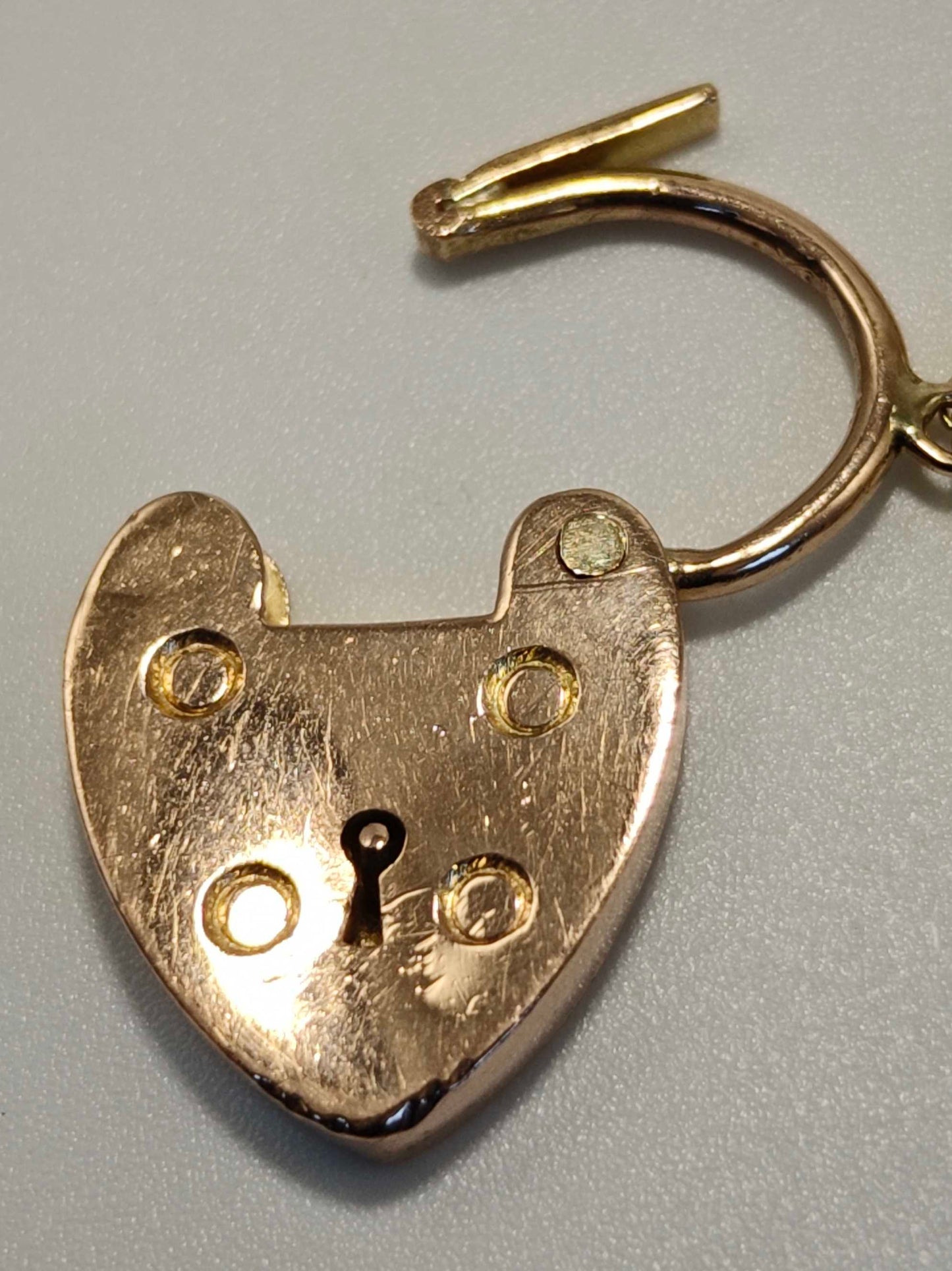 9ct Gold Gate Bracelet Heart Padlock Clasp 18.5cm Postage Available