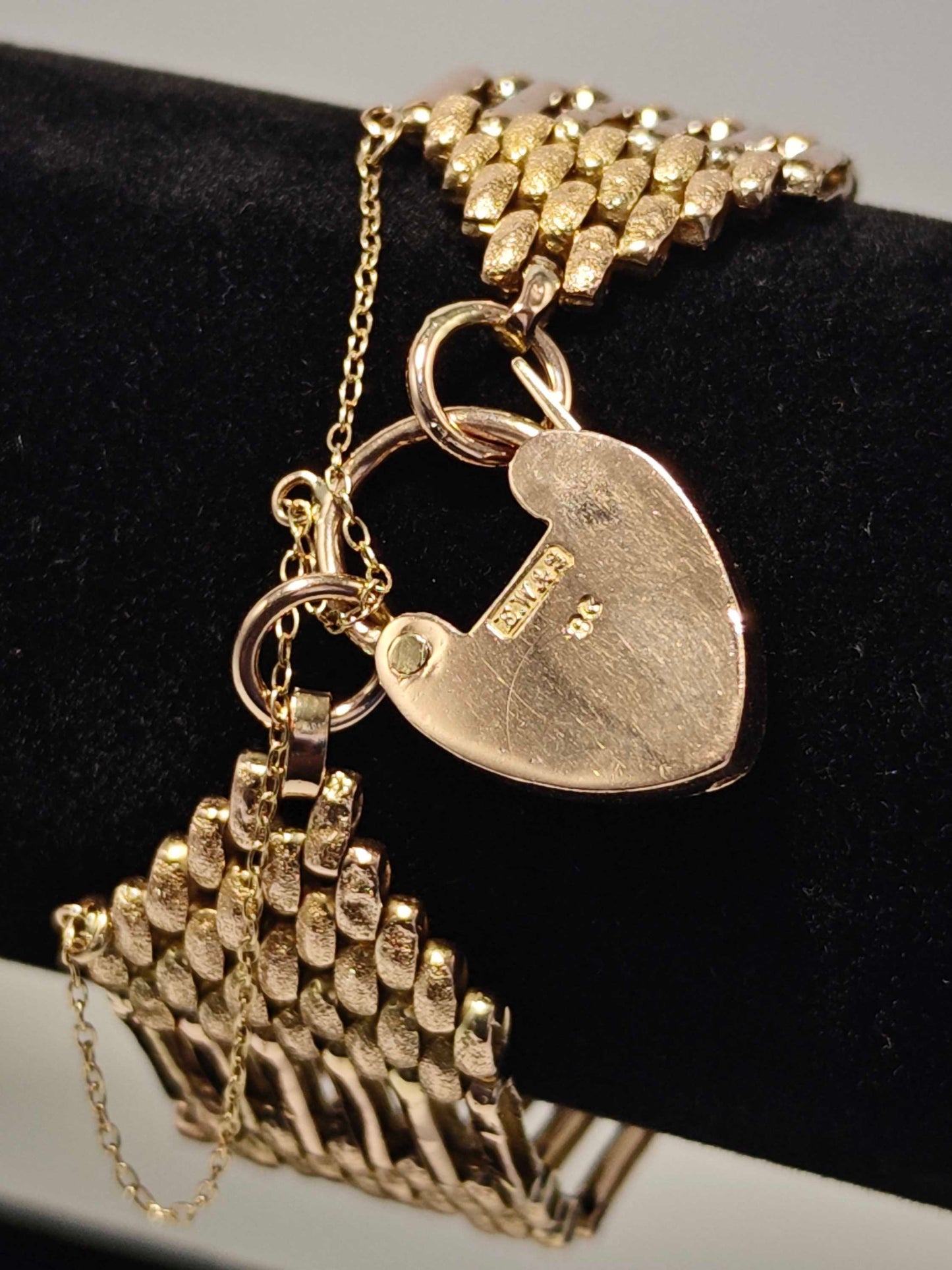 9ct Gold Gate Bracelet Heart Padlock Clasp 18.5cm Postage Available