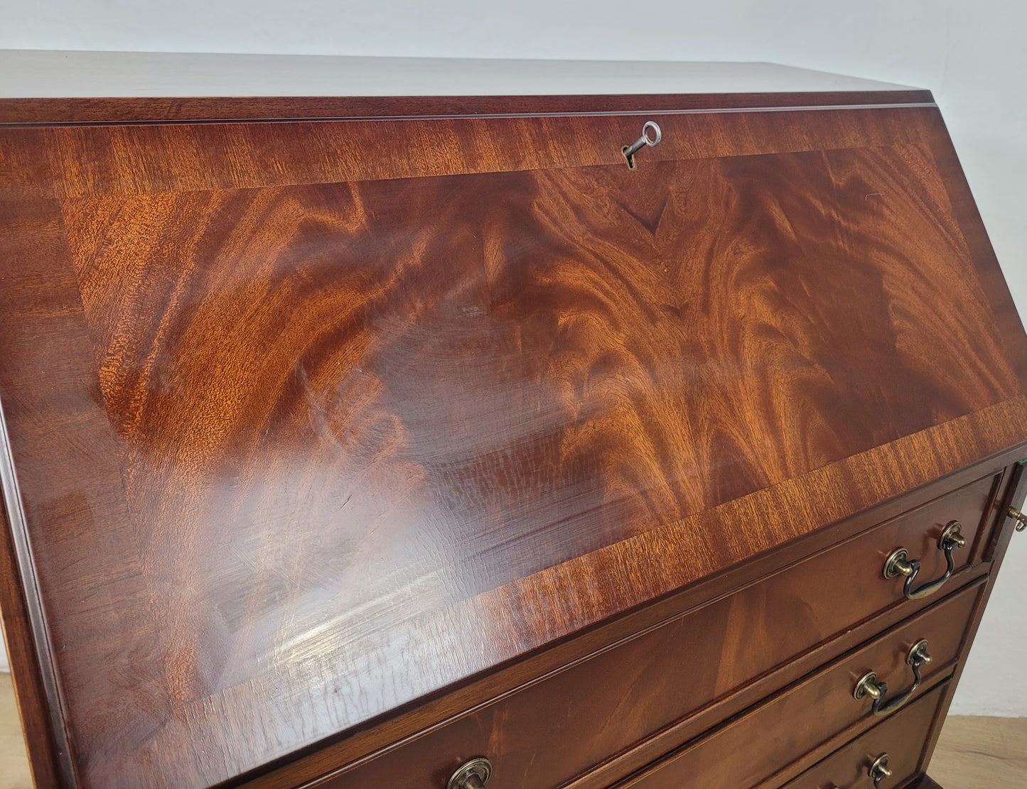 Vintage Writing Desk Bureau Key Lockable Drawers Leather 1950 Delivery Available