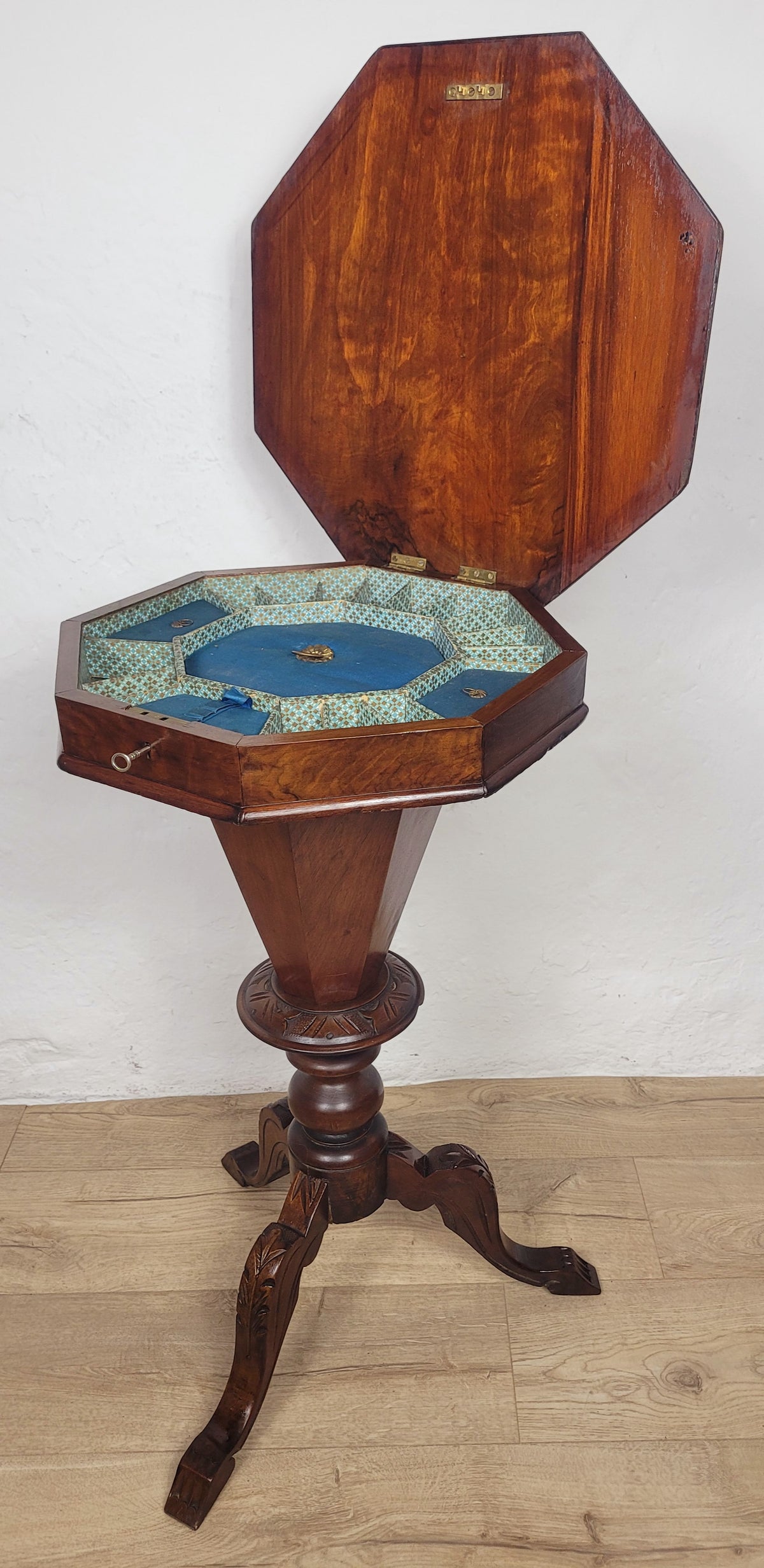 Victorian Games Table Octagonal Sewing Box Lock & Key English Postage Available